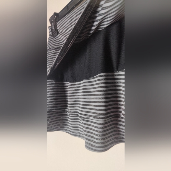 Athleta Stripe Swagger Skorts - Picture 4 of 12